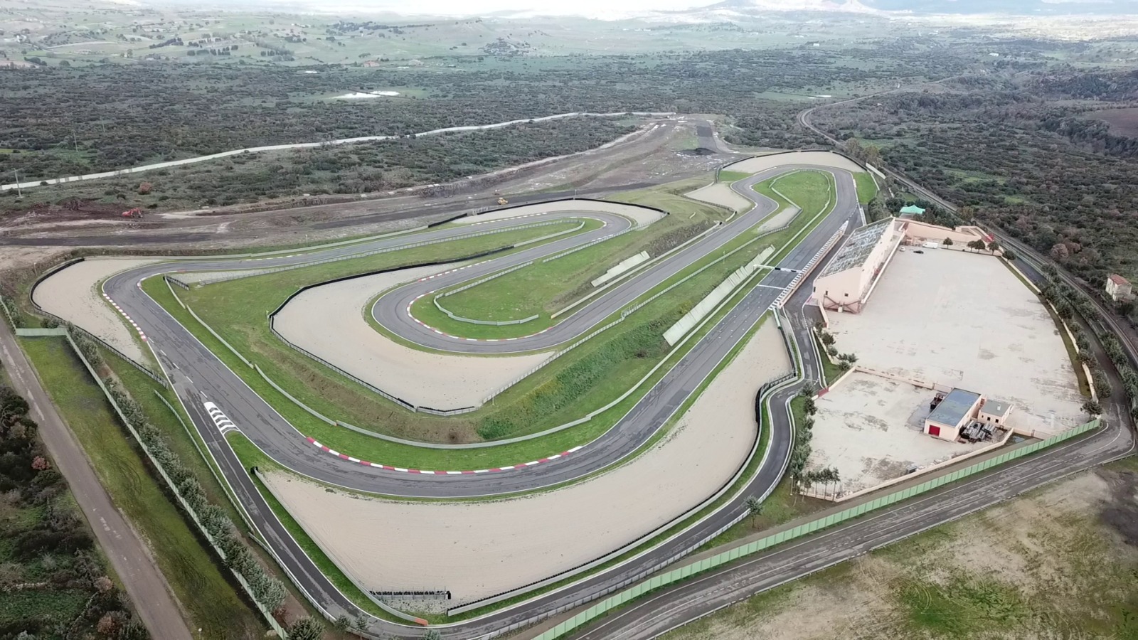 Nationale Motorsport-Rennstrecke Mores, der Rausch der Geschwindigkeit